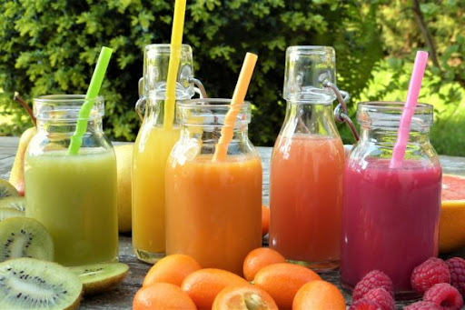 Bổ sung nước hoa quả giúp cung cấp chất dinh dưỡng, mau khỏi viêm amidan